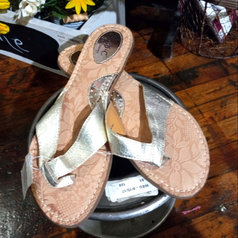 Women's sandals New in silver b.o.c.